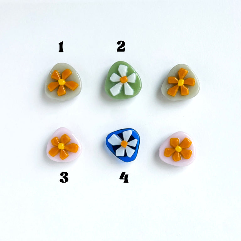 Daisy Tear Drop Magnets