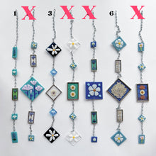 Load image into Gallery viewer, Floral Chain - blue
