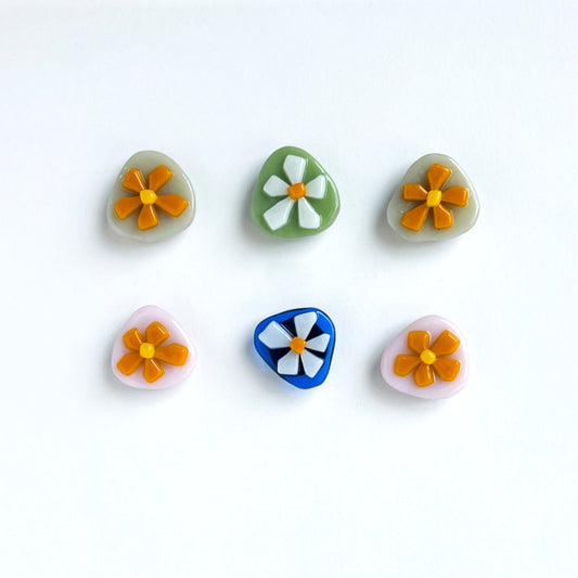 Daisy Tear Drop Magnets
